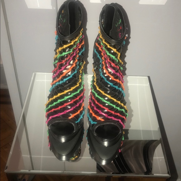 Heeled Two Lips Sandals - Picture 4 of 5